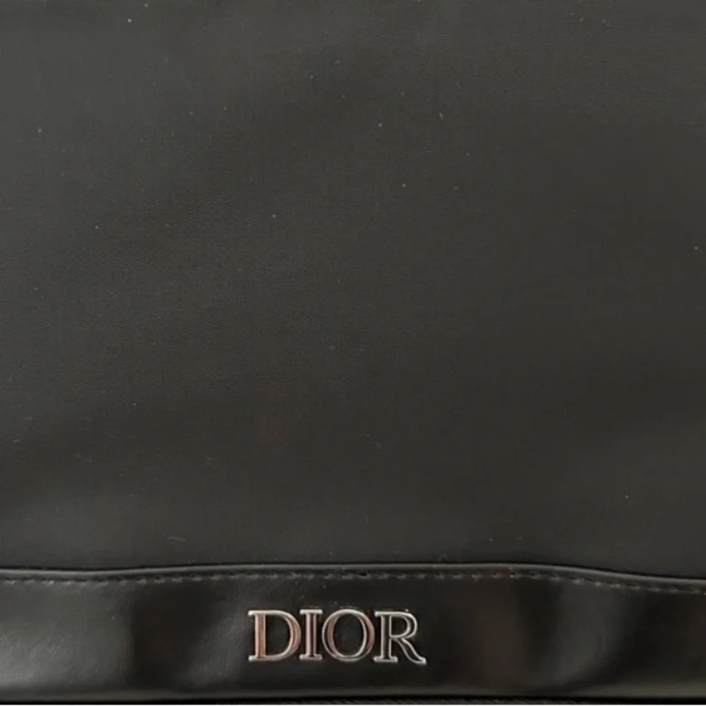 NIB Christian Dior Backstage makeup brush set with travel case. NIB with samples - Picture 8 of 9